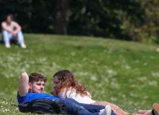 Peak Heat in Bristol: Temperatures Reaching 24C news-29082024-021451