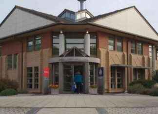 How to Hide a Relationship: Detective Advises Woman to Buy Burner Phone news-03092024-023103