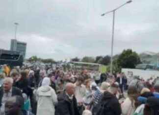 Emergency Response: UK Airport Incident with Police Attendance and Evacuation news-15092024-204918