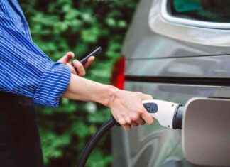 Electric Car Drivers Beware: DVLA Issues Warning About New £600 Charge news-18092024-105347
