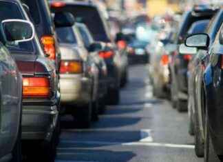 Traffic congestion caused by recent crash on busy road: Updates and solutions news-05102024-150019