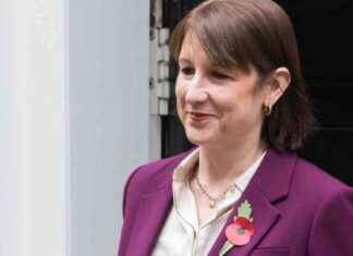 Raising Minimum Wage to £12.21: £1,400 Pay Rise Date announced news-29102024-213547