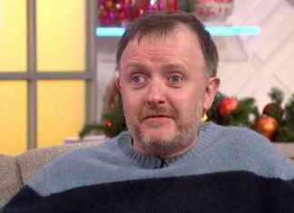 Chris McCausland Speaks Out on Missing Strictly Tour After Victory chris-mccausland-speaks-out-on-missing-strictly-tour-after-victory