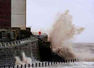 Seaside Cafe near Bristol Faces Risk Due to Storm – How to Mitigate? seaside-cafe-near-bristol-faces-risk-due-to-storm-how-to-mitigate