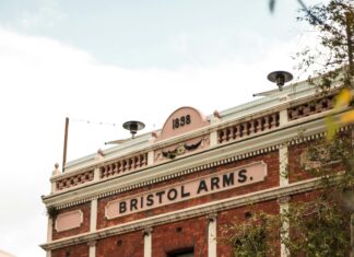 Aidan’s Pub In Bristol Ri: Why Locals Can’t Stop Talking About It