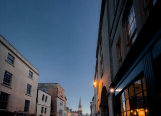 Beehive Cafe Bristol: Discover Why Locals Can’t Stop Buzzing